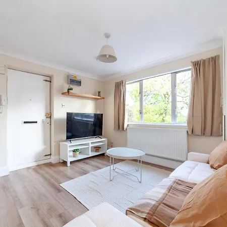 Lovely Studio Flat In Wimbledon W/ Free Parking